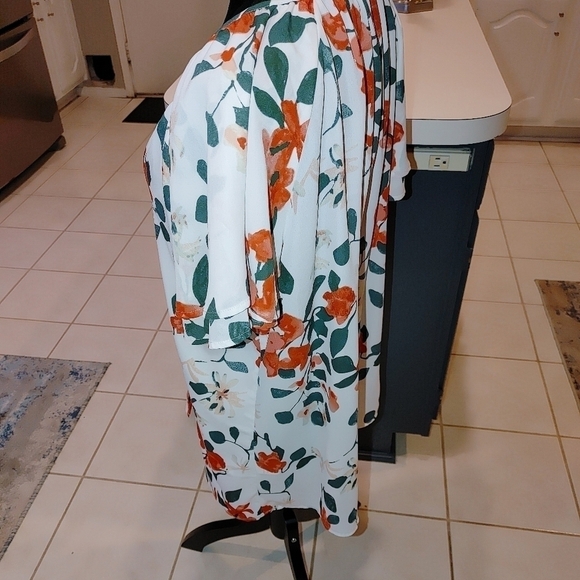 NWOT Amazon Pretty floral button up blouse XL - Picture 4 of 8